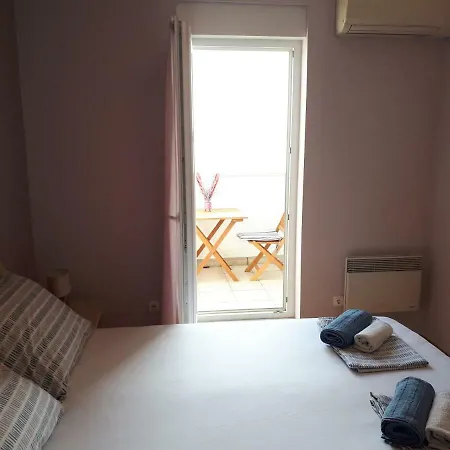 Apartment Hana *